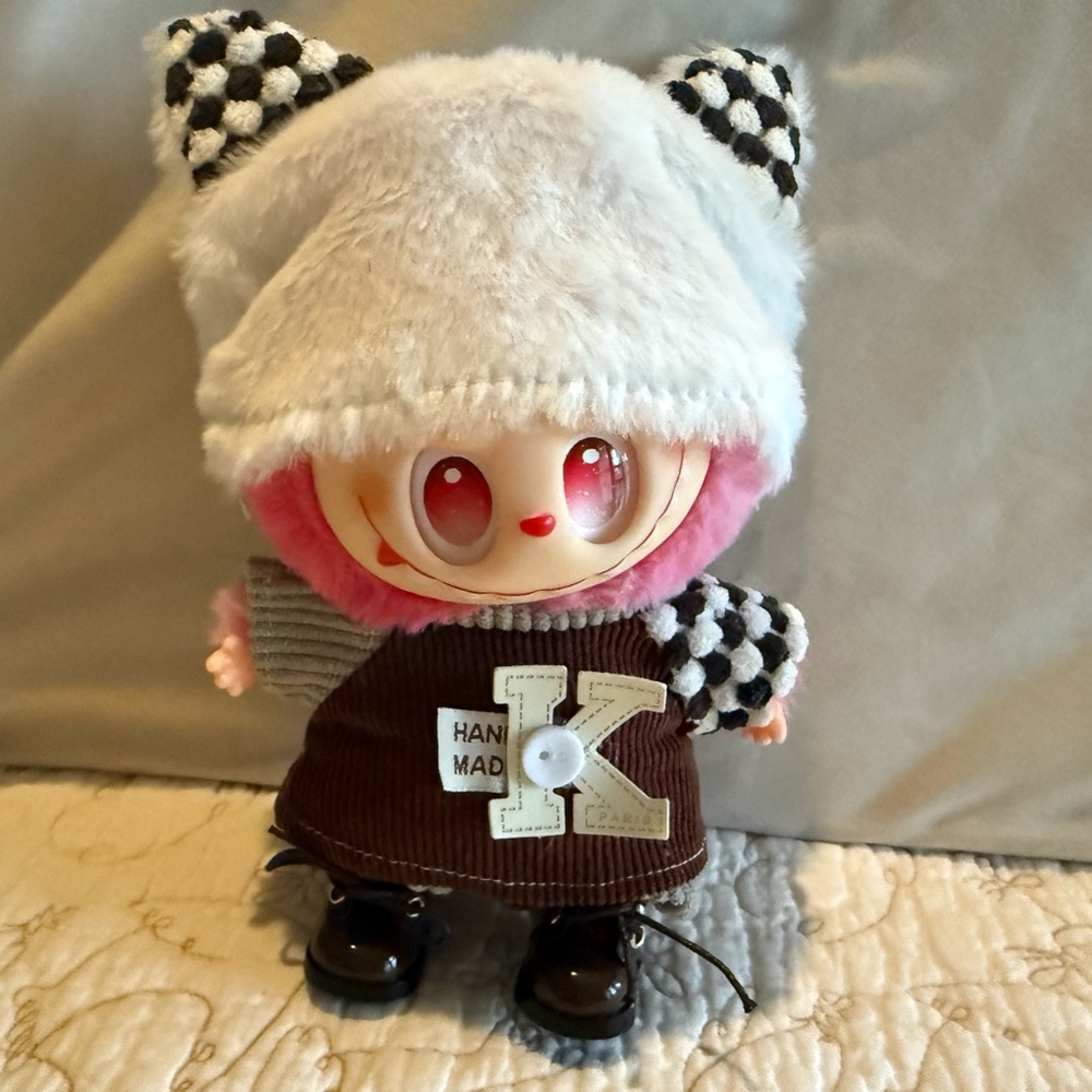 🖤🤍🤎“K” Kitty Labubu Outfit + Brown Shiny Boots